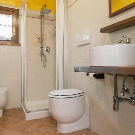 Alloggio per agriturismo Isolotto - Leccio *