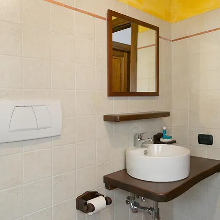 Alloggio per agriturismo Isolotto - Leccio Piombino